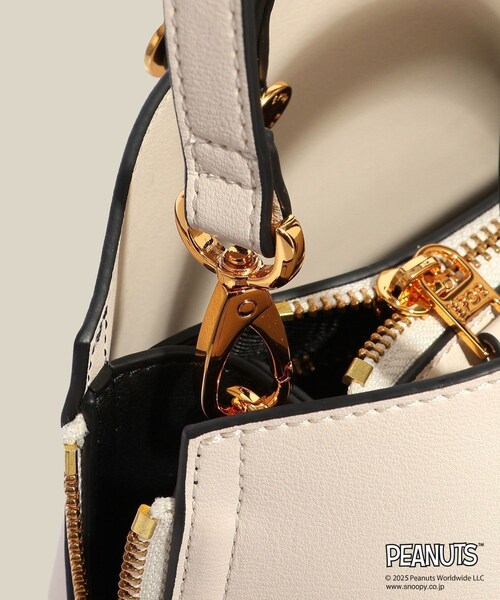 ROPE'（ロペ）の「【WEB限定/一部店舗限定】【E'POR×PEANUTS】別注 Y BAG Mini（ハンドバッグ・レディース・ブラック/オフホワイト/レッド・F）」の19枚目の写真