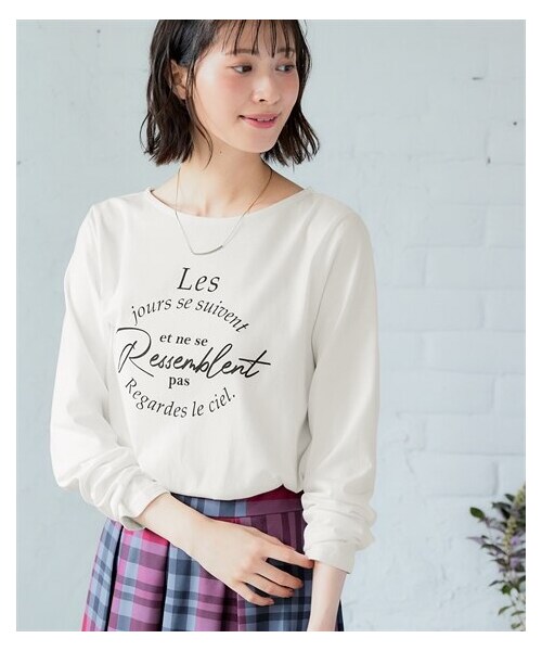 nissen（ニッセン）の「綿１００％長袖プリントAラインチュニックTシャツ（ＵＶカット）＜大きいサイズ有＞（チュニック・レディース・ダスティピンク:胸ロゴ/オフホワイト:サークルロゴ/黒:タテロゴ/杢グレー:胸ネコ/モカ:ロゴネコ/ネイビー:衿フラワー/[ドロップ]オフホワイト:胸ロゴ・S/M/L/LL/3L/4L/5L/6L）」の8枚目の写真
