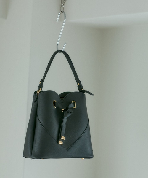 VIS（ビス）の「【累計3万点突破】【2WAY】ハートカットバッグ/追加（ショルダーバッグ・レディース・ブラック/キナリ/ピンク/ベージュ系/サックス/レッド/ピンク系/ブラウン系/ベージュ/ブルー系・F）」の22枚目の写真