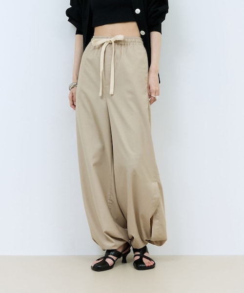 ADAM ET ROPE'（アダムエロペ）の「【WEB限定】サイドスリットパンツ（その他パンツ・レディース・ブラック/ベージュ系・34/36/38）」の4枚目の写真