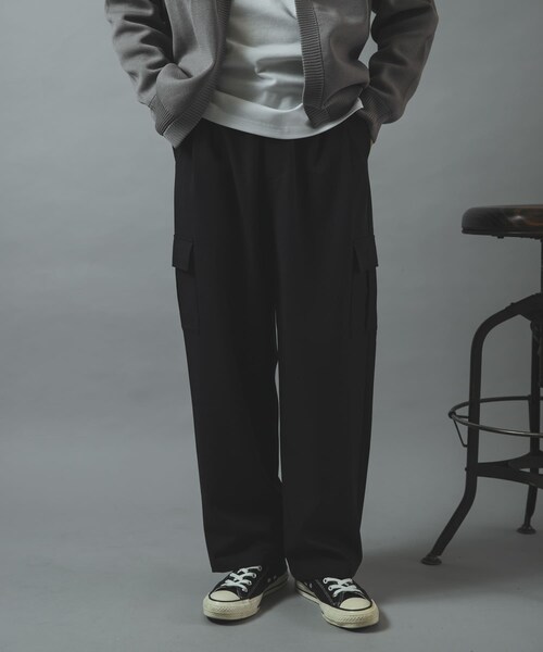 ITEMS URBANRESEARCH(アイテムズ アーバンリサーチ)の「TRテーパードクリーンカーゴパンツ(その他パンツ・メンズ・BLACK/OLIVE GRAY/MOCHA BRN・M/L)」の5枚目の写真