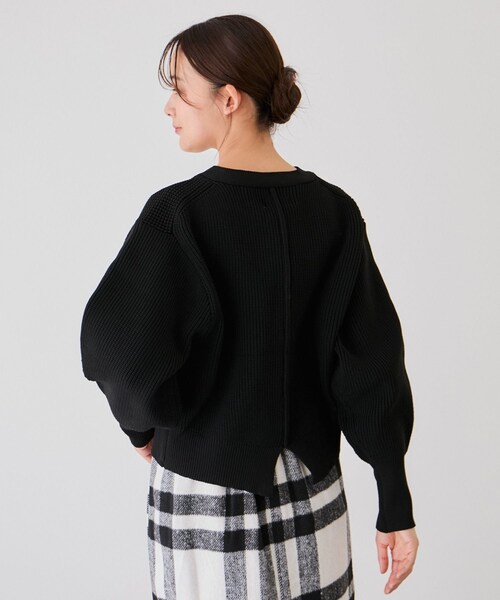 Jayro(ジャイロ)の「ビッグ釦柄切替バルーンカーディガン(カーディガン/ボレロ・レディース・ブラック/オフホワイト/オレンジ・F)」の8枚目の写真