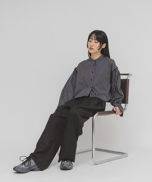 KBF（ケイビーエフ）の「ヘムデザインクロップドシャツ（シャツ/ブラウス・レディース・CREAM st/NAVY st・one）」の10枚目の写真