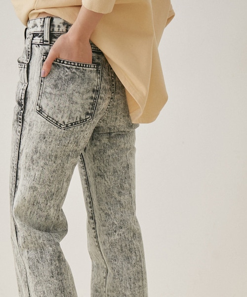 ADAM ET ROPE'（アダムエロペ）の「＜逸品シリーズ＞センタープレスフレアデニム（デニムパンツ・レディース・ブラック/ブルー・34/36/38/40）」の17枚目の写真