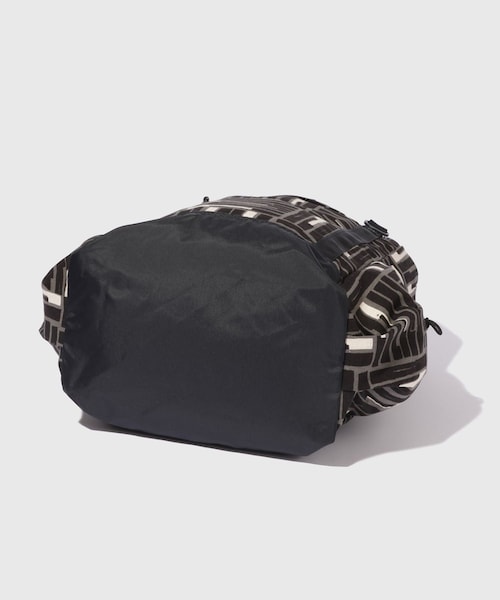 ADAM ET ROPE'（アダムエロペ）の「【ENGINEERED GARMENTS/エンジニアド ガーメンツ】UL 3 Way Bag - CL Tile Print Canvas（バックパック/リュック・メンズ・ブラック・F）」の13枚目の写真