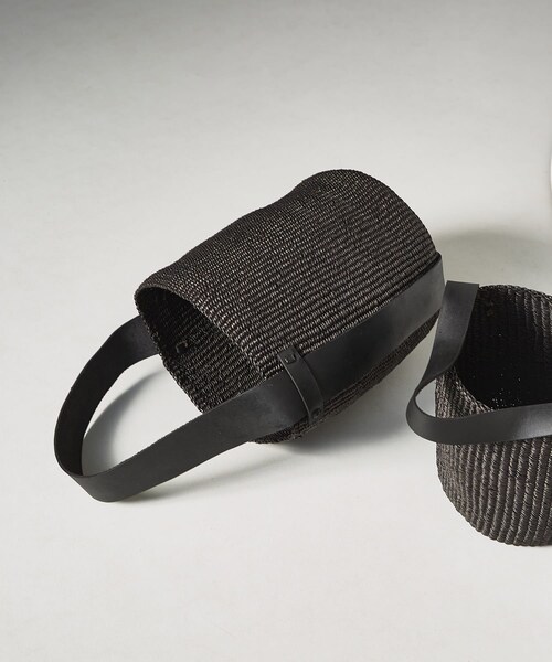 URBAN RESEARCH（アーバンリサーチ）の「ニャリガバスケットバッグM（かごバッグ・レディース・BLACK/NATURAL・-）」の3枚目の写真