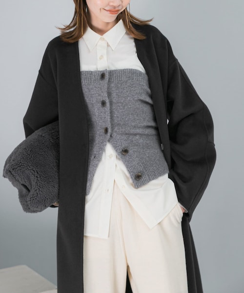 URBAN RESEARCH ROSSO（アーバンリサーチロッソ）の「エアリーニットボタンデザインビスチェ（ニット/セーター・レディース・GRAY/BLACK・Free）」の2枚目の写真