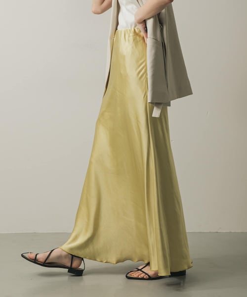 SENSE OF PLACE by URBAN RESEARCH（センスオブプレイスバイアーバンリサーチ）の「『一部WEB限定カラー』ナローサテンスカート（スカート・レディース・BLACK/IVORY/CHARCOAL/YELLOW/SILVER・S/M/TALL）」の4枚目の写真