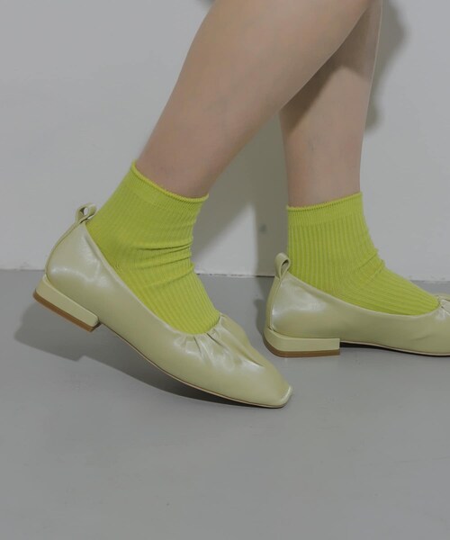 SENSE OF PLACE by URBAN RESEARCH（センスオブプレイスバイアーバンリサーチ）の「シャイニーギャザーフラットシューズ（パンプス・レディース・YELLOW/BLACK/CHARCOAL・S/M/L）」の3枚目の写真