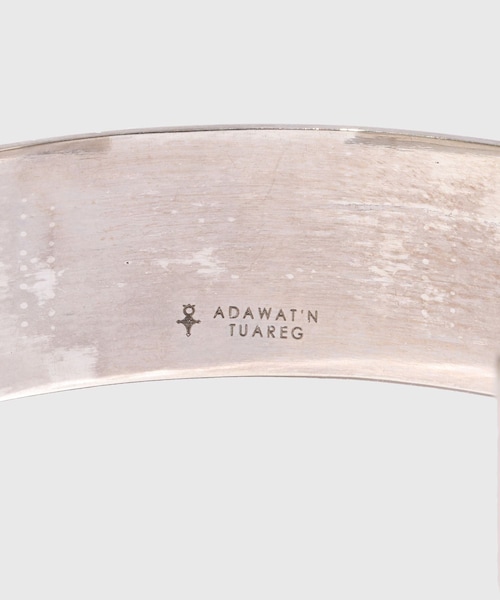 ADAM ET ROPE'(アダムエロペ)の「【Adawat'n Tuareg/アダワット トゥアレグ】Agharass(バングル/リストバンド・メンズ・シルバー・M/S)」の7枚目の写真