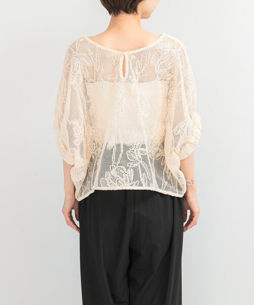 URBAN RESEARCH ROSSO（アーバンリサーチロッソ）の「TORRAZZO DONNA　Botanical pattern spangle blouse（シャツ/ブラウス・レディース・BLACK/IVORY・FREE）」の9枚目の写真