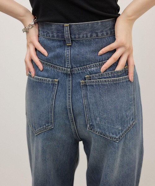 ADAM ET ROPE'(アダムエロペ)の「【WEB限定】ポケットタックセミワイドデニム(デニムパンツ・レディース・ネイビー/ブルー系・34/36/38)」の14枚目の写真