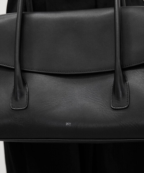 ADAM ET ROPE'（アダムエロペ）の「【PFT】Flap P Tote Bag（トートバッグ・レディース・ブラック/カーキ系・F）」の13枚目の写真