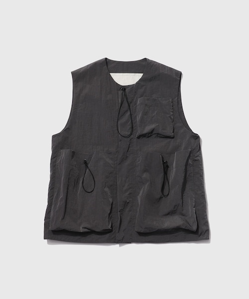 ADAM ET ROPE'（アダムエロペ）の「【Toogood/トゥーグッド】THE ROPER GILET（ベスト・メンズ・スミクロ・L/M/S）」の2枚目の写真