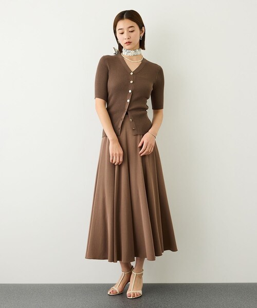 ROPE'(ロペ)の「チョーカー付きVネックリブカーディガン/イージーケア(ニット/セーター・レディース・ブラック/ブラウン系/ベージュ系/グリーン・F)」の18枚目の写真