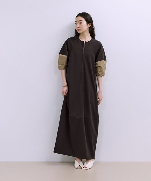ADAM ET ROPE'(アダムエロペ)の「【WEB限定】ハーフZIPコクーンワンピース(ワンピース・レディース・ブラック/ダークブラウン/ネイビー・36/38)」の13枚目の写真
