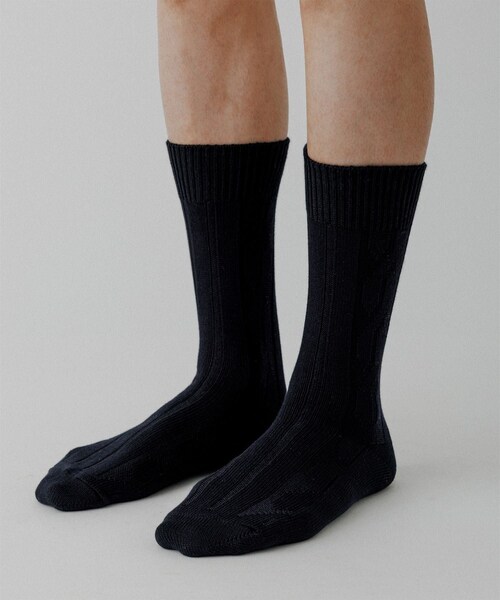 ADAM ET ROPE'（アダムエロペ）の「コーミング ケーブル編みソックス（ソックス/靴下・メンズ・ブラック/チャコール/オフホワイト・L/M）」の17枚目の写真