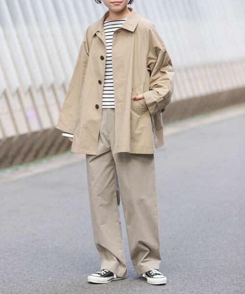 URBAN RESEARCH DOORS(アーバンリサーチドアーズ)の「FORK&SPOON ステンカラーテントコート(ステンカラーコート・レディース・BEIGE/NAVY・1)」の11枚目の写真