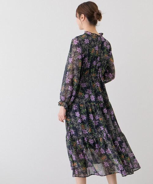 Jayro(ジャイロ)の「フリルネック花柄ワンピース(ワンピース・レディース・ホワイト系/ネイビー系・F)」の17枚目の写真