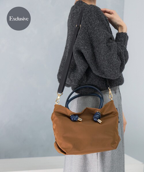 URBAN RESEARCH ROSSO（アーバンリサーチロッソ）の「『一部別注カラー』VIOLA d’ORO　BIANCA　S（トートバッグ・レディース・BLKBLK/TAUPEBLK/BLKTAUPE/別注BRNNVY・S）」の3枚目の写真