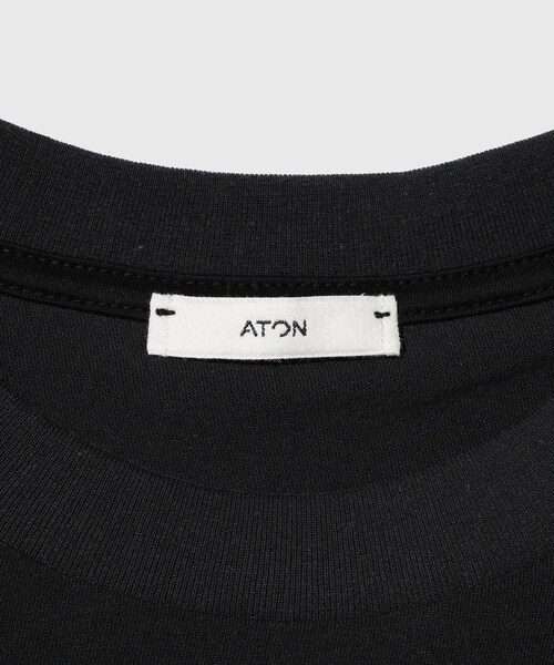 ADAM ET ROPE'（アダムエロペ）の「【ATON/エイトン】AGING FRESCA PLATE LOOSE FIT T-SHIRT（Tシャツ/カットソー・メンズ・ブラック系・4/6）」の7枚目の写真