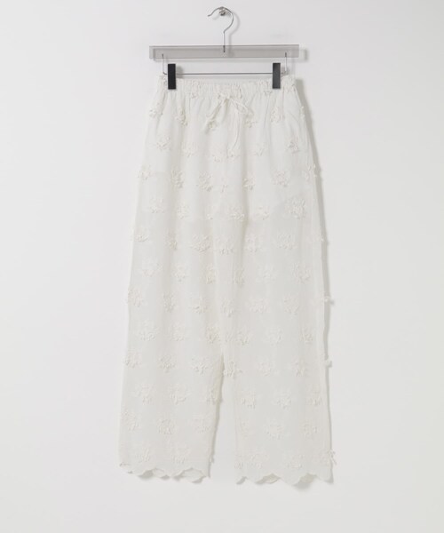 URBAN RESEARCH(アーバンリサーチ)の「crinkle crinkle crinkle 3D EMBROIDERY EASY PANTS(その他パンツ・レディース・WHITE/BLACK・Free)」の3枚目の写真
