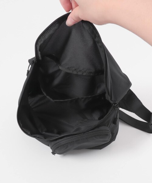 URBAN RESEARCH(アーバンリサーチ)の「DAIWA PIER39 PERTEX TRAVEL EXPAND BAG(ボディバッグ/ウエストポーチ・メンズ・BLACK・One)」の8枚目の写真