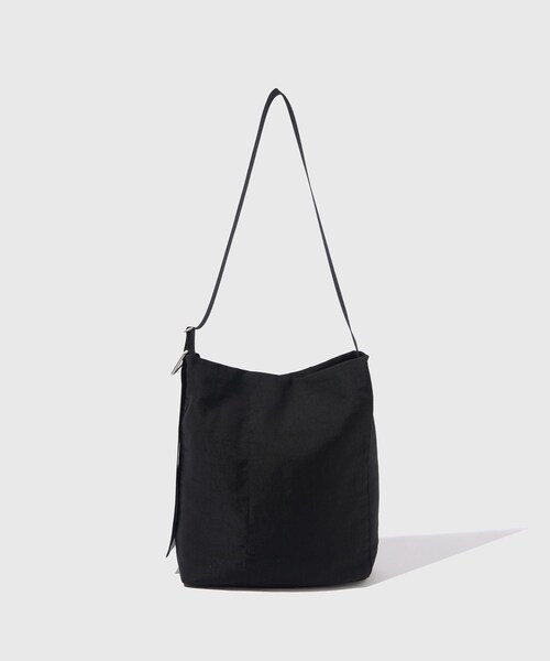 ADAM ET ROPE'（アダムエロペ）の「【NL/ニール】Roy（ショルダーバッグ・メンズ・ブラック・F）」の2枚目の写真