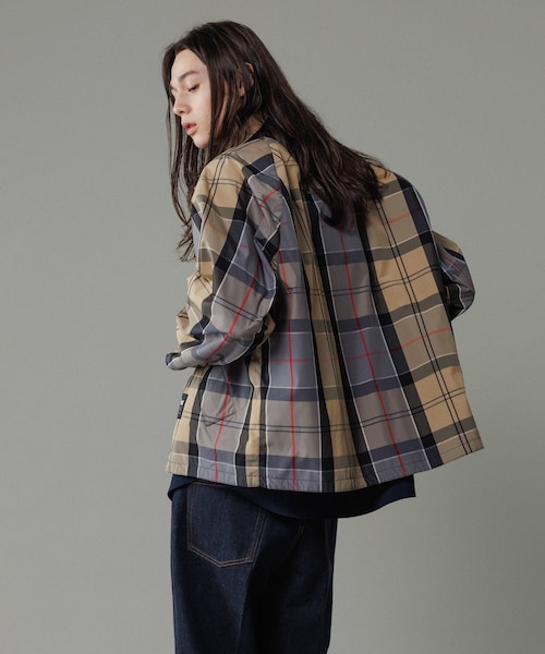 ADAM ET ROPE'(アダムエロペ)の「《別注》【Barbour/バブアー】TRANSPORT リバーシブルブルゾン / ブルガリア製(ブルゾン・メンズ・ブラック・L/M/S/XL)」の11枚目の写真