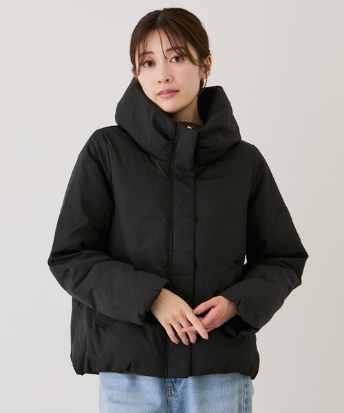 Jayro(ジャイロ)の「ナイロンマイクロタフタショートダウン(ダウンジャケット/コート・レディース・ブラック/ベージュ系・M)」の5枚目の写真