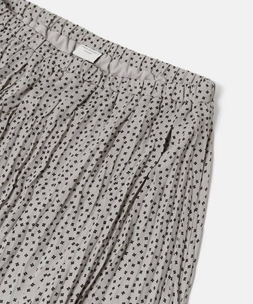 URBAN RESEARCH DOORS(アーバンリサーチドアーズ)の「フラワードットプリーツスカート(スカート・レディース・BLACK/GRAY/NAVY・Free)」の22枚目の写真