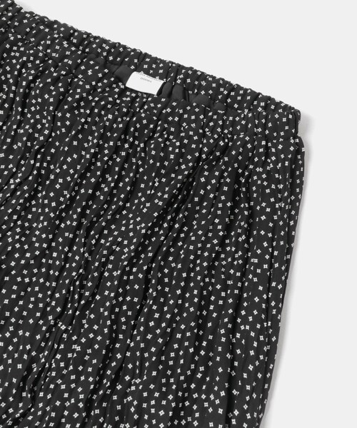 URBAN RESEARCH DOORS(アーバンリサーチドアーズ)の「フラワードットプリーツスカート(スカート・レディース・BLACK/GRAY/NAVY・Free)」の13枚目の写真