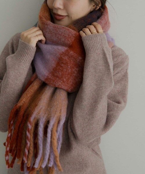 URBAN RESEARCH Sonny Label（アーバンリサーチサニーレーベル）の「フラッフィーボリュームチェックマフラー（マフラー・レディース・オレンジ系/グリーン系/ブラウン系・One）」の3枚目の写真