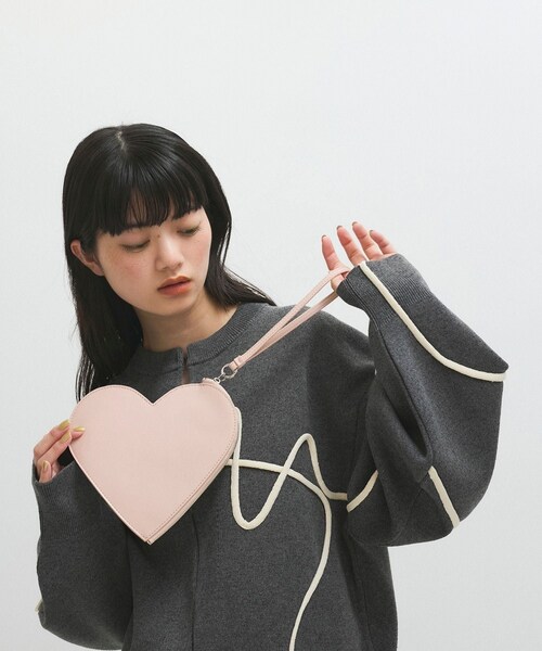 ADAM ET ROPE'（アダムエロペ）の「ハートミニクラッチバッグ（クラッチバッグ・レディース・ブラック/ピンク・F）」の5枚目の写真