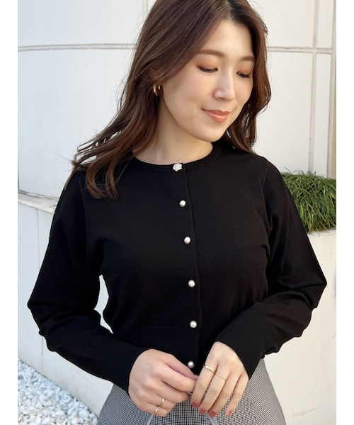 MERCURYDUO（マーキュリーデュオ）の「ビジューボタンカーデ（カーディガン/ボレロ・レディース・オフホワイト/ライトグレー/ブラック/ピンク/イエロー/ミントグリーン/アイスブルー/ベージュ・F）」の2枚目の写真