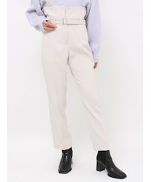 ベルト付きテーパードパンツ