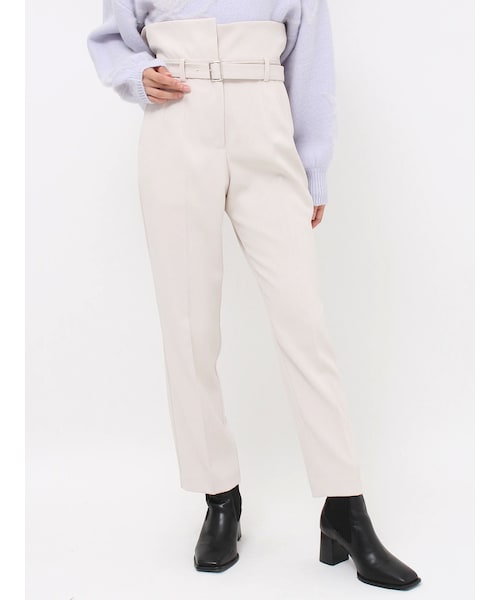 ベルト付きテーパードパンツ