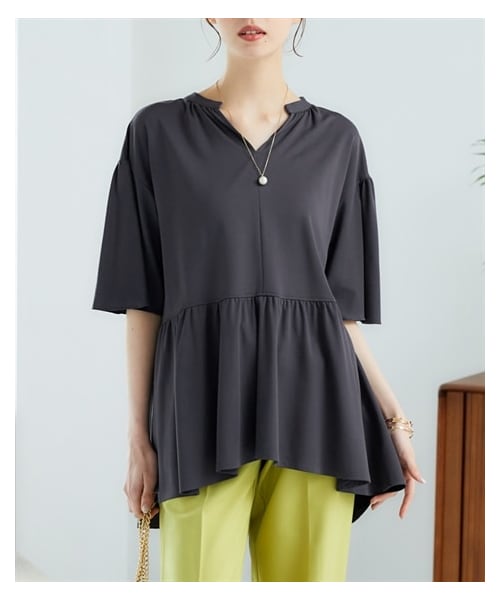 nissen（ニッセン）の「大きいサイズ 汗染みしにくいペプラム切替チュニック（UVカット・抗菌防臭・接触冷感）（チュニック・レディース・ピーナッツベージュ/ターコイズ/チャコールグレー・L/LL/3L/4L/5L/6L/8L/10L）」の7枚目の写真