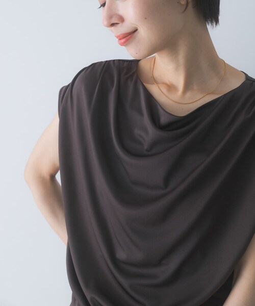 URBAN RESEARCH ROSSO（アーバンリサーチロッソ）の「トリアセ混ドレープネックカットソー（Tシャツ/カットソー・レディース・OFF WHITE/BROWN・Free）」の14枚目の写真