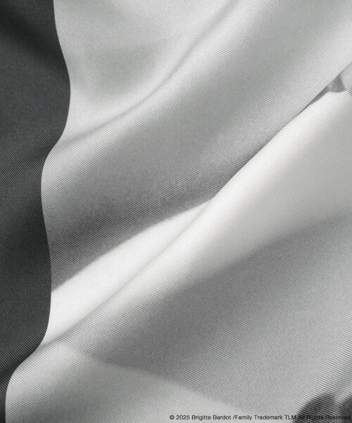 ROPE'（ロペ）の「【Brigitte Bardot×ROPE'・コラボ】プリントシルクスカーフ/Lサイズ（バンダナ/スカーフ・レディース・ブラック/ブラック系・F）」の16枚目の写真