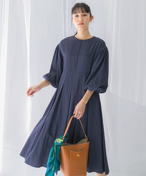 URBAN RESEARCH ROSSO（アーバンリサーチロッソ）の「ボリュームスリーブタックワンピース（ワンピース・レディース・NAVY/LIME・FREE）」の11枚目の写真