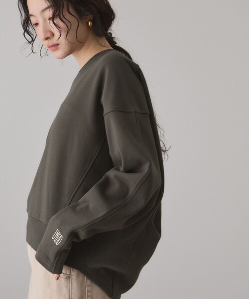 ADAM ET ROPE'(アダムエロペ)の「【サステナブル】ロゴフォルムスウェット(スウェット・レディース・チャコール/キナリ系/ライトグリーン・F)」の15枚目の写真