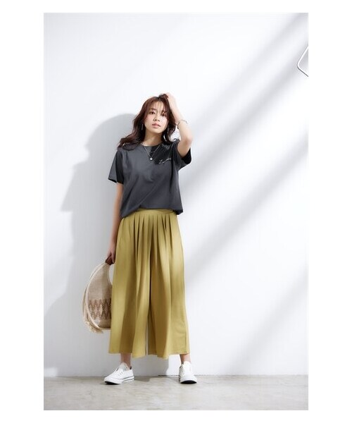 nissen（ニッセン）の「【接触冷感・UVカット】綿１００％ワンポイントTシャツ（Tシャツ/カットソー・レディース・チャコール/アイス杢/ベージュ/オフホワイト/ミント/チャコールグレー(胸筆記ロゴ)/ベージュ(胸筆記ロゴ)/モカ(胸筆記ロゴ)/オフホワイト(中心筆記ロゴ)/ベージュ(中心フレンチロゴ)/チャコールグレー(胸大人ロゴ)・S/M/L/LL/3L/4L/5L/6L/8L/10L）」の3枚目の写真