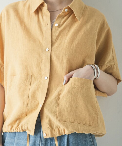 URBAN RESEARCH(アーバンリサーチ)の「ラミーレーヨンハーフスリーブシャツ(シャツ/ブラウス・レディース・NAVY/YEL BEIGE/WHITE・Free)」の13枚目の写真