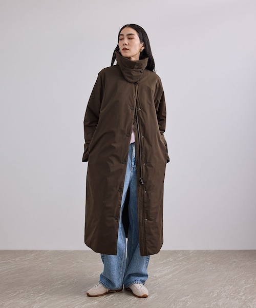 ADAM ET ROPE'(アダムエロペ)の「【J'aDoRe・店舗限定】【DESCENTE ALLTERRAIN(デサント オルテライン)for SALON】別注ステンカラーパフコート(ステンカラーコート・レディース・ブラウン/ベージュ系・F)」の6枚目の写真