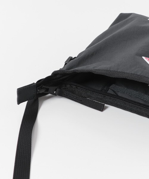 URBAN RESEARCH DOORS(アーバンリサーチドアーズ)の「DANTON SAINT-OUEN 1.2(ショルダーバッグ・メンズ・MUSTARD/RED/CHARCOAL/BLACK/GREIGE/PURPLE・one)」の16枚目の写真