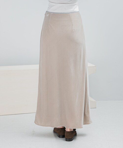 URBAN RESEARCH ROSSO（アーバンリサーチロッソ）の「ベロアロングスカート（スカート・レディース・GREIGE/BLUE・36/38）」の18枚目の写真