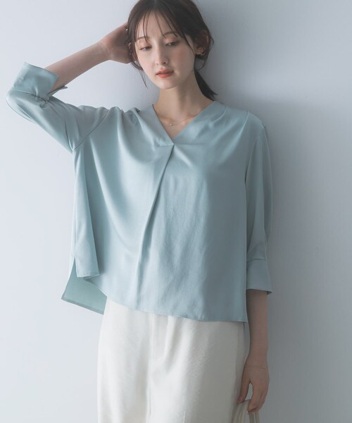 URBAN RESEARCH ROSSO（アーバンリサーチロッソ）の「シルキーツイルVネックブラウス（シャツ/ブラウス・レディース・OFF/MINT/NAVY・Free）」の15枚目の写真
