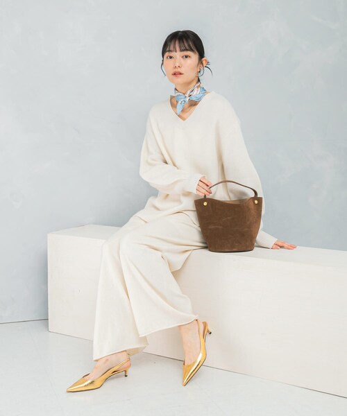 URBAN RESEARCH ROSSO（アーバンリサーチロッソ）の「ウールカシミヤVネックニットプルオーバー（ニット/セーター・レディース・OFF/PINK/BLUE/NAVY・Free）」の6枚目の写真