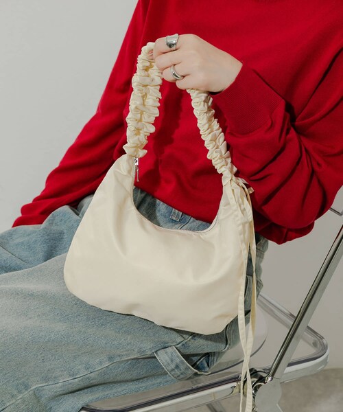 SMELLY（スメリー）の「ギャザーワンハンドルバッグ（ハンドバッグ・レディース・RED/IVO/BLK・-）」の7枚目の写真